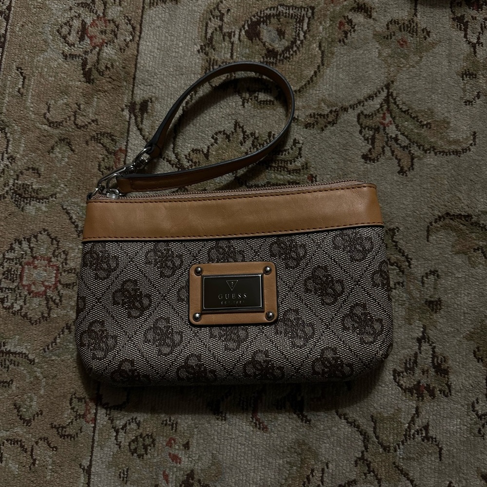 Guess pouch